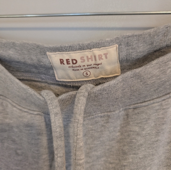 Red Shirt Harvard University Gray Sweatpants - Picture 2 of 3